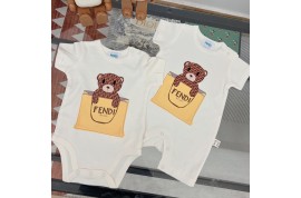 フェンディベビー夏服 シャネルペア揃いＴシャツ シュプリーム室内マット