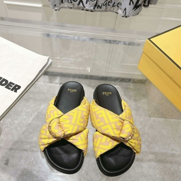 Fendi フェンディハイブランド ビーチサンダル FENDIサテン FF総柄 クロスリボンスライドサンダル レディース フラットスリッパ ブラウン 柔らか ビーチスリッパ 225¬275mm