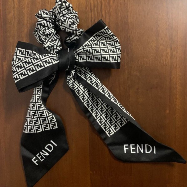 Fendi フェンディブランドかわいいリボンヘアゴム 女性アクセサリー ブランドヘアシュシュ 髪アレンジ ボリューム シュシュ ハイブランド