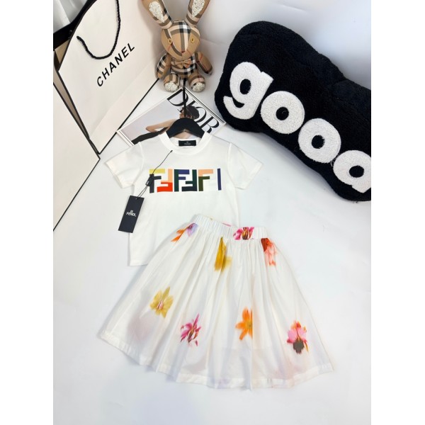 Fendi フェンディブランド子供tシャツスカート キッズ半袖Tシャツカットソー セットアップ かわいい 大人の上質Tシャツtシャツ ユニセック ブランドキッズ服 100¬150cm