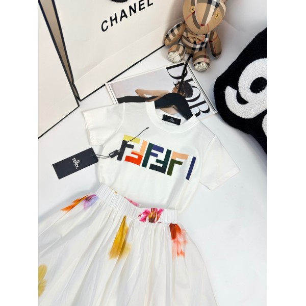 Fendi フェンディブランド子供tシャツスカート キッズ半袖Tシャツカットソー セットアップ かわいい 大人の上質Tシャツtシャツ ユニセック ブランドキッズ服 100¬150cm