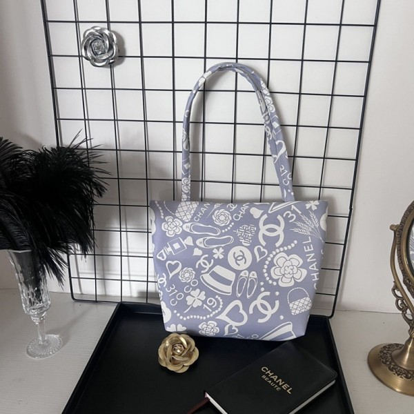 Chanel シャネルハイブランドトートバッグ ショルダーバッグ 大容量 レディース 肩掛けバッグ 大きめ PUレザー 合皮 シンプル 自立 横型 通学 通勤バッグ ボトン開閉