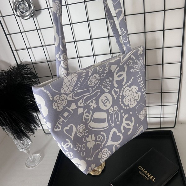 Chanel シャネルハイブランドトートバッグ ショルダーバッグ 大容量 レディース 肩掛けバッグ 大きめ PUレザー 合皮 シンプル 自立 横型 通学 通勤バッグ ボトン開閉