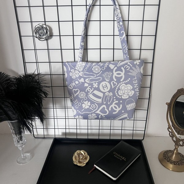 Chanel シャネルハイブランドトートバッグ ショルダーバッグ 大容量 レディース 肩掛けバッグ 大きめ PUレザー 合皮 シンプル 自立 横型 通学 通勤バッグ ボトン開閉