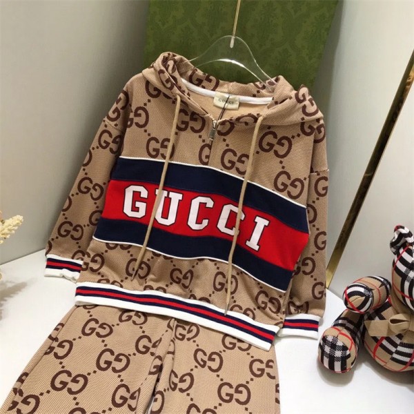 グッチブランド 子供服 パーカー長ズボン 2点セット GUCCI定番ロゴ 高品質 フード付き パーカー 秋冬 裏起毛 暖かい人気 キッズ服 普段着