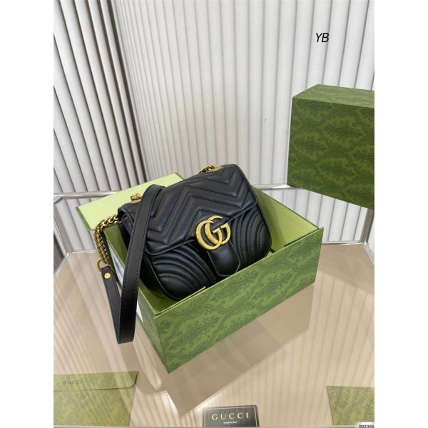 グッチブランドバッグ レディース Gucci ソフト革 高品質ショルダーバッグ 定番GG金具 精緻 上品 斜め掛けカバン 通勤 ギフト オススメ