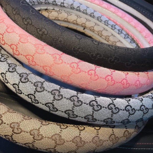 ブランドグッチハンドルカバー Gucci軽自動車カバー 普通車 車用 滑らない 保護カバー レザー 合成皮革 冷たくない Sサイズ 自動車 車用品 車ハンドルカバー ステアリングカバー
