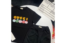 グッチ子供服セット モンクレール半袖ｔシャツ ルイヴィトンビニールバック