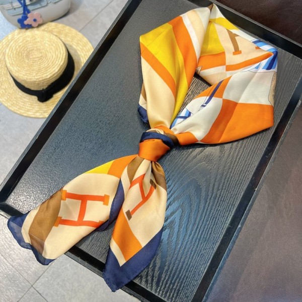 Hermes エルメスブランドパロディスカーフ レディース シルク ハンカチ バンダナ 70cm シルクスカーフ 多機能 日焼け止め 防寒 バッグ DIYシュシュ 髪飾り アクセサリー 誕生日 プレゼント 春夏秋冬