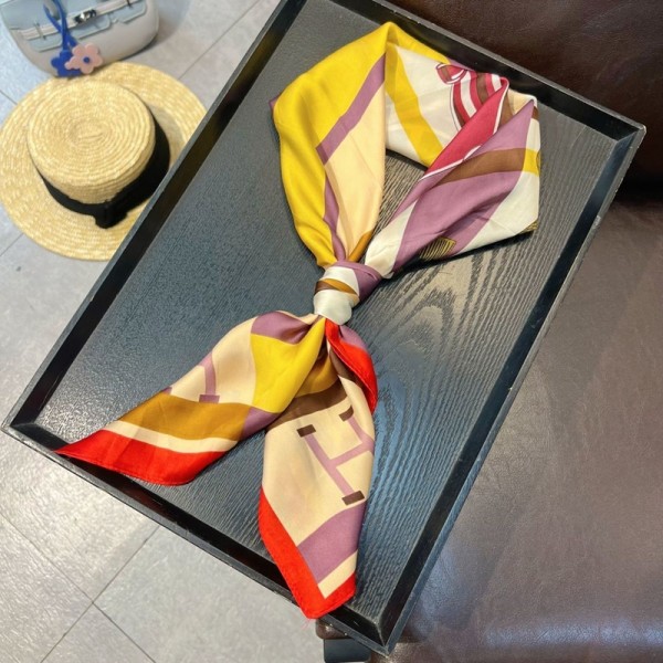 Hermes エルメスブランドパロディスカーフ レディース シルク ハンカチ バンダナ 70cm シルクスカーフ 多機能 日焼け止め 防寒 バッグ DIYシュシュ 髪飾り アクセサリー 誕生日 プレゼント 春夏秋冬