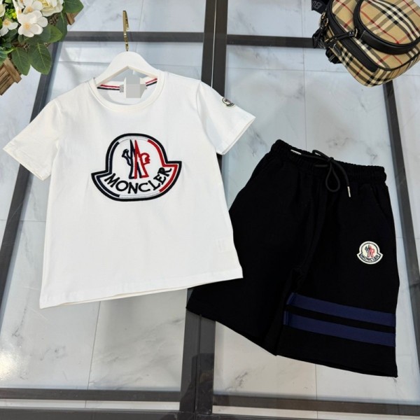 Moncler モンクレールブランド子供服 男の子 セットアップ 夏服 半袖 Tシャツ ハーフパンツ 半ズボン 110-160cm 上下セット 子供 ジャージ 上下セット 男の子 刺繍 カジュアル 韓国 お洒落 男の子 半袖スウェット セットアップ キッズ 