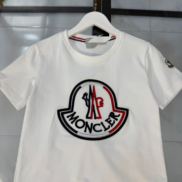 Moncler モンクレールブランド子供服 男の子 セットアップ 夏服 半袖 Tシャツ ハーフパンツ 半ズボン 110-160cm 上下セット 子供 ジャージ 上下セット 男の子 刺繍 カジュアル 韓国 お洒落 男の子 半袖スウェット セットアップ キッズ 