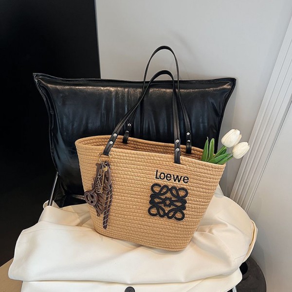 LOEWE ロエベハイブランドトートバッグ かごバッグ 可愛い 夏バッグ 編みバッグ 大容量 軽量 撮影 旅行 海 花火大会 通勤 レディース 気質 ショルダーバッグ ホワイト
