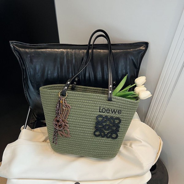 LOEWE ロエベハイブランドトートバッグ かごバッグ 可愛い 夏バッグ 編みバッグ 大容量 軽量 撮影 旅行 海 花火大会 通勤 レディース 気質 ショルダーバッグ ホワイト