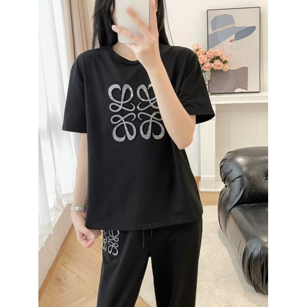 LOEWE ロエベブランド半袖tシャツ ロングパンツ 上下セット レディース 2点セット S M Lカジュアルズボン ワイドパンツ ズボン Tシャツ 丸首 半袖 柔らか 着痩せ お洒落 薄手 快適 カジュアル トップス 春夏 旅行 休暇 通勤