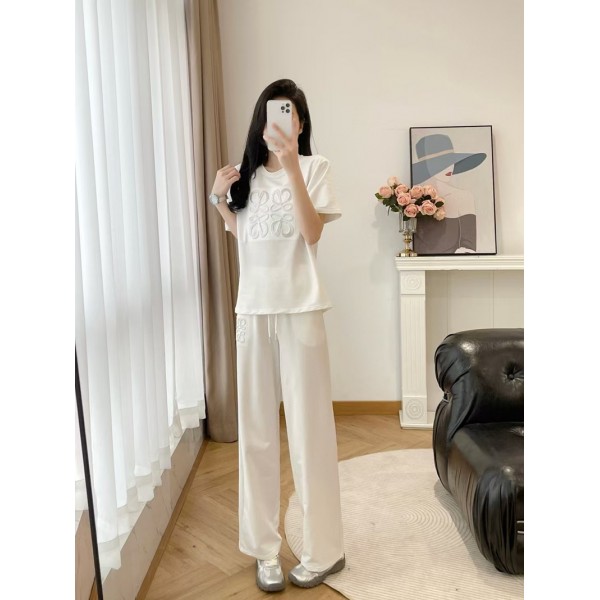 LOEWE ロエベハイブランドセットアップ レディース 上下2点セット 半袖Tシャツ＆ロングパンツ SML 春夏服 秋服 夏服 トップス 半袖 ランタンスリーブ ボーダー入り ジャージ 後ろボタン カジュアル ゆったり 体型カバー 着痩せ 大人 可愛い おしゃれ 普段着