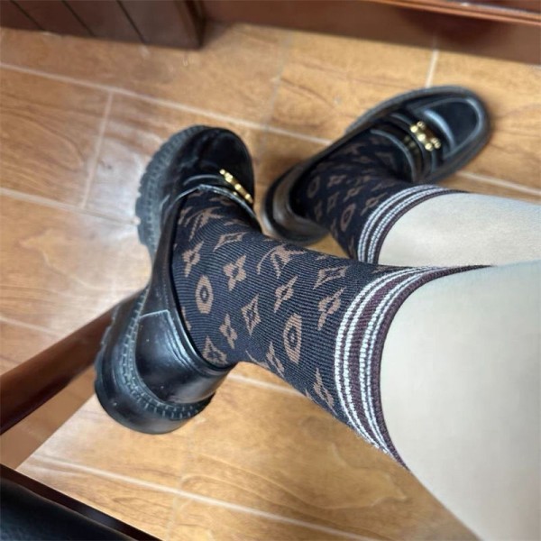 Lv ルイヴィトンハイブランド ソックス 綿製レディース向け 靴下 かわいいブランドミドルソックス 高品質ブランドソックス 男女兼用 ファッション