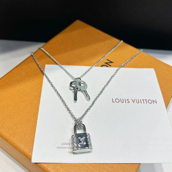 ルイヴィトンブランドペアネックレス LVネックレス ロックペンダント 個性デザイン 肌に優しい素材を採用 ペアルック カップル お揃い ネックレス プレゼント