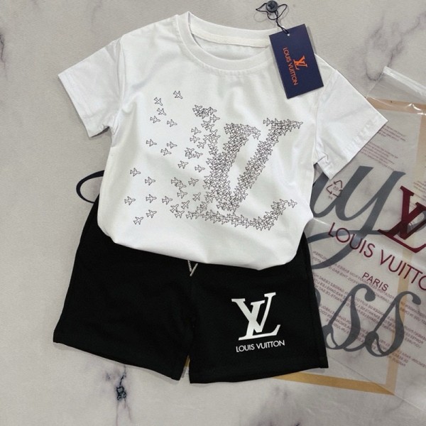 Lv ルイヴィトンハイブランド子供服 セットアップ 2点上下セット スウェット 夏 半袖トップス 短パン ポケット付き 英字柄プリント 可愛い キッズ 小学生 中学生 通園 通学 カーキ 90-160cm