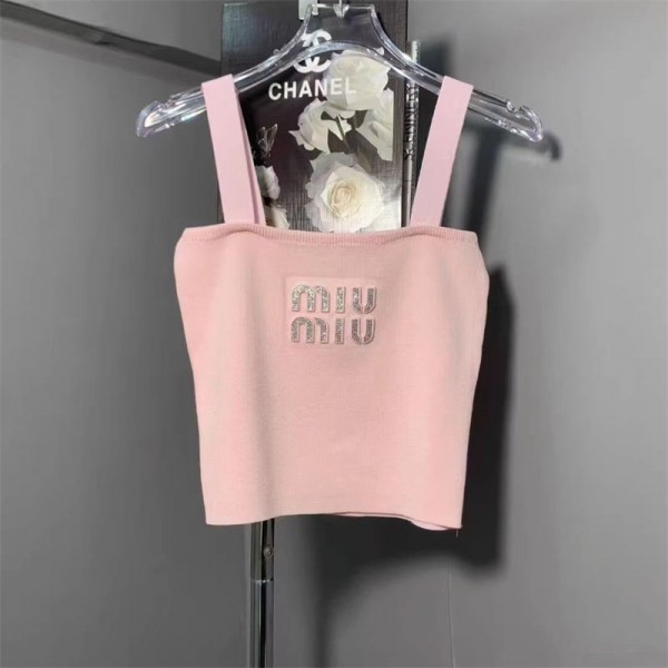 ミュウミュウ MiuMiuブランドキャミソール インナー リブニット リブキャミ レディース トップス 肌着 タンクトップ S - XL 露出防止 ブラ紐隠し スクエアネック ノースリーブ 重ね着 無地 ニットソー 着やせ ストレッチ シンプル お洒落 キレイめ 可愛い 春夏