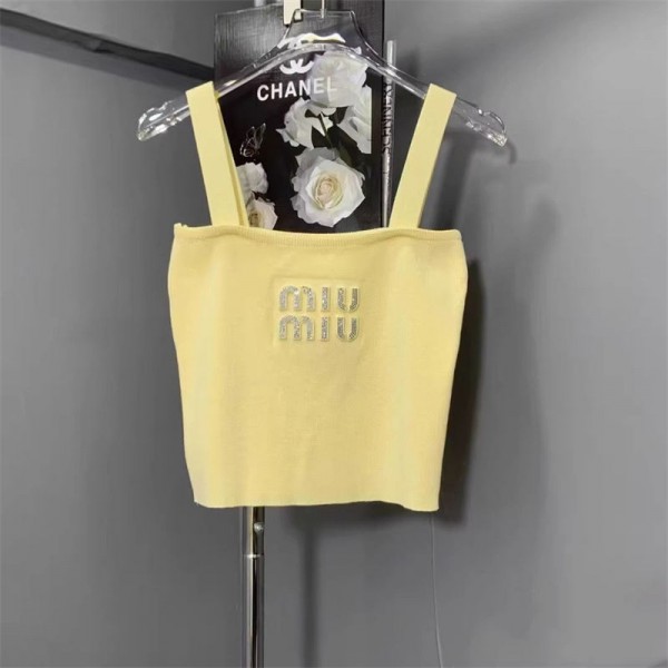 ミュウミュウ MiuMiuブランドキャミソール インナー リブニット リブキャミ レディース トップス 肌着 タンクトップ S - XL 露出防止 ブラ紐隠し スクエアネック ノースリーブ 重ね着 無地 ニットソー 着やせ ストレッチ シンプル お洒落 キレイめ 可愛い 春夏