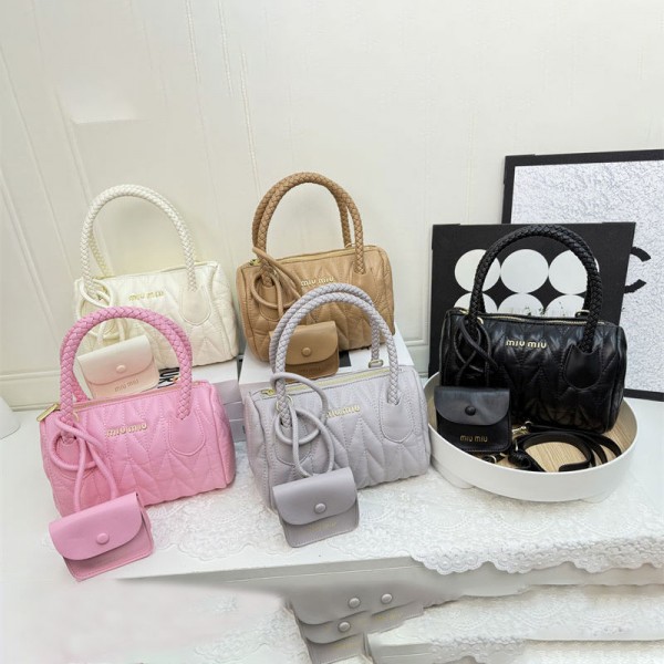 ミュウミュウ MiuMiuブランドショルダーバッグ レディース PU レザー ハンドバッグ ボストンバッグ サコッシュ おしゃれ 脇下 通勤 通学 肩掛け 手提げバッグ