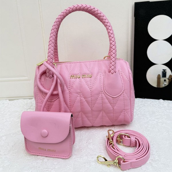 ミュウミュウ MiuMiuブランドショルダーバッグ レディース PU レザー ハンドバッグ ボストンバッグ サコッシュ おしゃれ 脇下 通勤 通学 肩掛け 手提げバッグ
