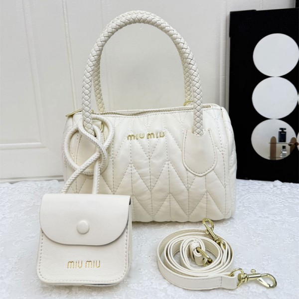 ミュウミュウ MiuMiuブランドショルダーバッグ レディース PU レザー ハンドバッグ ボストンバッグ サコッシュ おしゃれ 脇下 通勤 通学 肩掛け 手提げバッグ