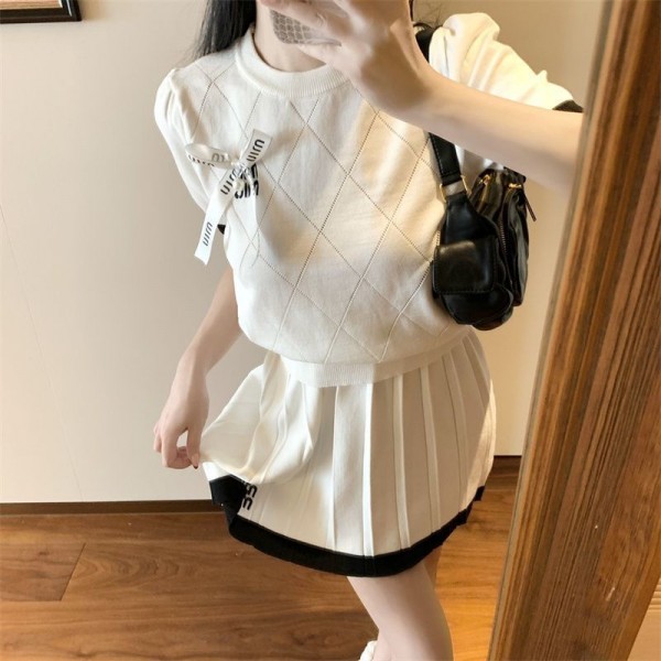 ミュウミュウ MiuMiuブランドセットアップ サマーニット レディース S- XL 半袖 ｔシャツ ショートプリーツスカート 上下セット かわいい きれいめ 通気 柔らい ゆったり 大きいサイズ 体型カバー ルームウェア お出掛け 部屋着 夏服