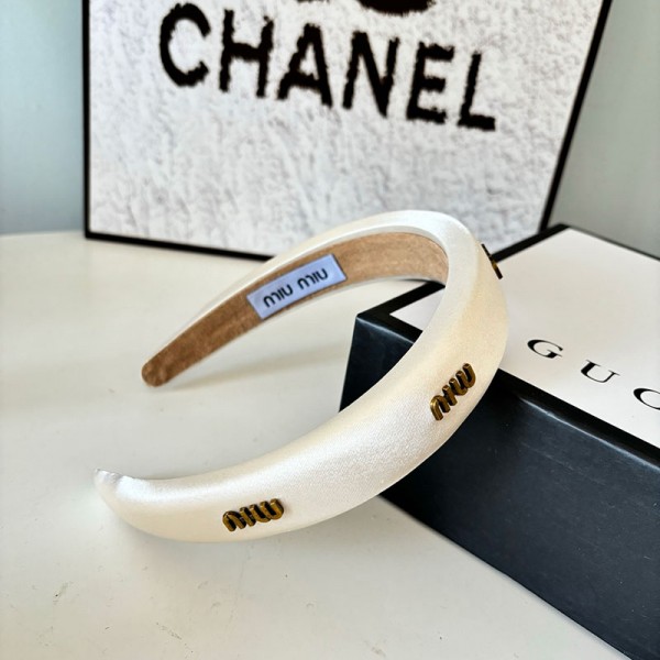 ミュウミュウ MiuMiuブランドカチューシャ サテン ヘアアクセサリー ヘアターバン レディース シンプル 無地 ブラック 光沢 上品 ヘアバンド 髪飾 エレガント かわいい