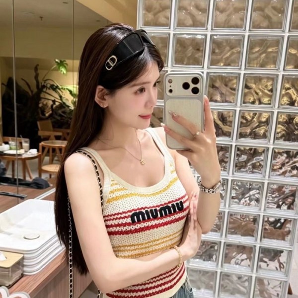 ブランドミュウミュウ MiuMiu キャミソール インナー リブニット リブキャミ レディース トップス 肌着 タンクトップ 露出防止 ブラ紐隠し S-XL スクエアネック ノースリーブ 重ね着 無地 ニットソー 着やせ