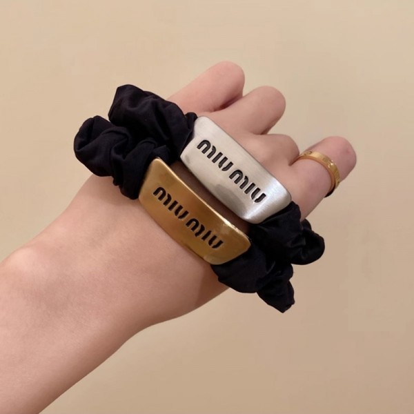 ミュウミュウ MiuMiuブランドヘアゴム かわいい ブランド可愛いヘアシュシュ ブランドヘアアレンジ 女性 かわいい ヘアアクセサリーハイブランド