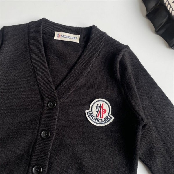 Moncler モンクレールブランドカーディガン 子供 男の子 女の子 キッズ用セーター 男女兼用 Vネーク 長袖 ニットトップス ニットセーター 幼児 ジュニア スタイリッシュ カジュアル 春 秋 冬 90 - 150cm Moncler モンクレールブランドカーディガン 子供 男の子 女の子 キッズ用セーター 男女兼用 Vネーク 長袖 ニットトップス ニットセーター 幼児 ジュニア スタイリッシュ カジュアル 春 秋 冬 90 - 150cm