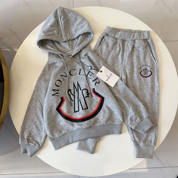Moncler モンクレールブランドキッズ服 2 点セット パーカー ロングパンツ 子供服 ジャージ 長袖 スウェット ズボン 90 -150cm キッズ服 春秋 薄手 上下セット カジュアル ダンスウェア おしゃれ ジュニア ボーイズ Moncler モンクレールブランドキッズ服 2 点セット パーカー ロングパンツ 子供服 ジャージ 長袖 スウェット ズボン 90 -150cm キッズ服 春秋 薄手 上下セット カジュアル ダンスウェア おしゃれ ジュニア ボーイズ