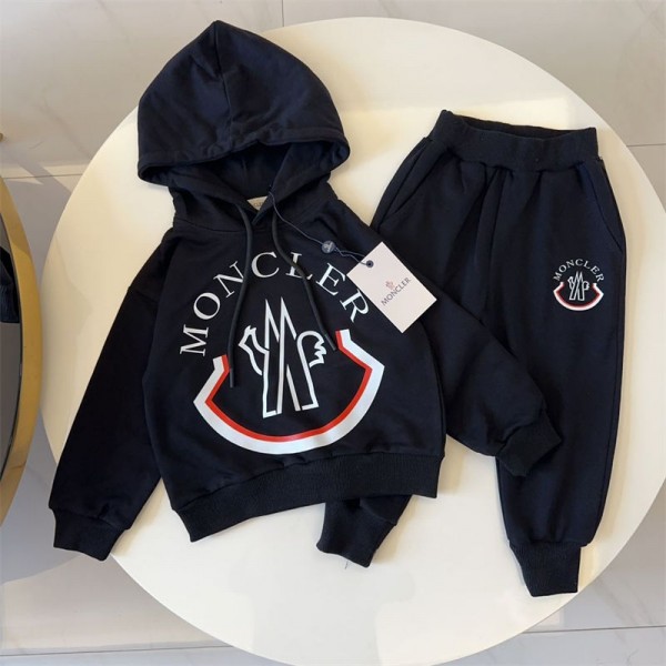 Moncler モンクレールブランドキッズ服 2 点セット パーカー ロングパンツ 子供服 ジャージ 長袖 スウェット ズボン 90 -150cm キッズ服 春秋 薄手 上下セット カジュアル ダンスウェア おしゃれ ジュニア ボーイズ Moncler モンクレールブランドキッズ服 2 点セット パーカー ロングパンツ 子供服 ジャージ 長袖 スウェット ズボン 90 -150cm キッズ服 春秋 薄手 上下セット カジュアル ダンスウェア おしゃれ ジュニア ボーイズ