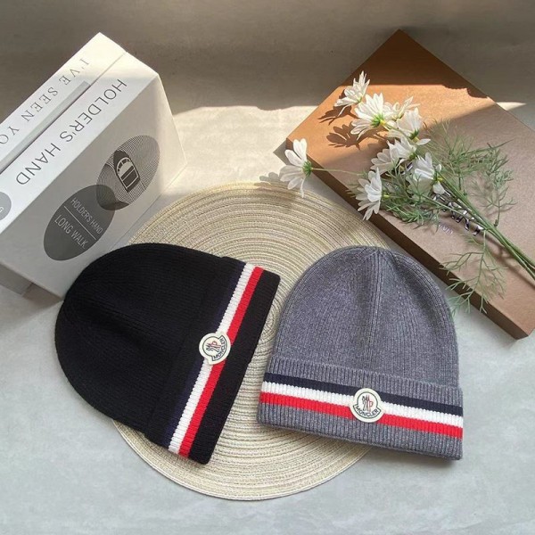 Moncler モンクレールハイブランドニット帽 メンズ 秋 冬 ニットキャップ 防寒帽子 ビーニー ニットハット 肌に優しい リブ編み 厚手 ストレッチ性 無地 通気 ふんわり アウトドア 旅行 男女兼用