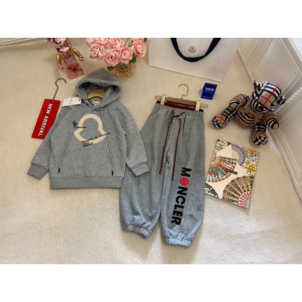 Moncler モンクレールハイブランド子供服 男の子 セットアップ ジャージ キッズ 2点セット ボーイズ 裏起毛パーカー スポーツパンツ ジャケット 110¬170CM 上下セット 子供 春 秋 服 アウター スウェットパンツ 男の子 セットアップ キッズ 韓国 おしゃれ 小学生 中学生 男の子服
