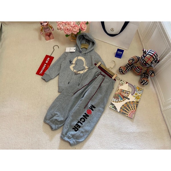 Moncler モンクレールハイブランド子供服 男の子 セットアップ ジャージ キッズ 2点セット ボーイズ 裏起毛パーカー スポーツパンツ ジャケット 110¬170CM 上下セット 子供 春 秋 服 アウター スウェットパンツ 男の子 セットアップ キッズ 韓国 おしゃれ 小学生 中学生 男の子服
