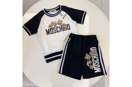 モスキーノ子供服セットアップ グッチペア揃いＴシャツ フェンディスリッパ