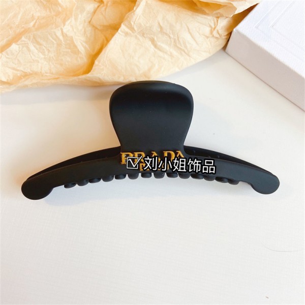 プラダブランド バナナクリップ ロエベ ファッション 高品質 ブラック ヘアクリップ ヘアアクセサリー 女性 大人っぽい 巻き髪 髪アレンジ 髪飾り 