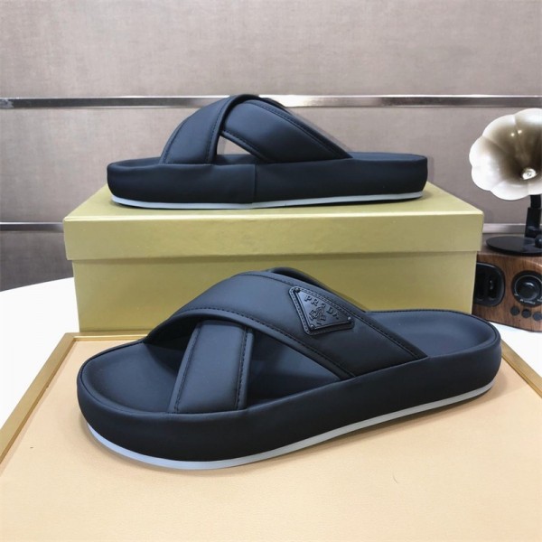 Prada プラダハイブランドスリッパ メンズ レザーサンダル 革 ビーチサンダル クロスストラップ 軽量 シンプル 男性用 サマーシューズ 通気 245¬270mm 柔らかい 室外 室内 大きいサイズ 滑り止め 蒸れにくい 海辺 砂浜 フラット カジュアル