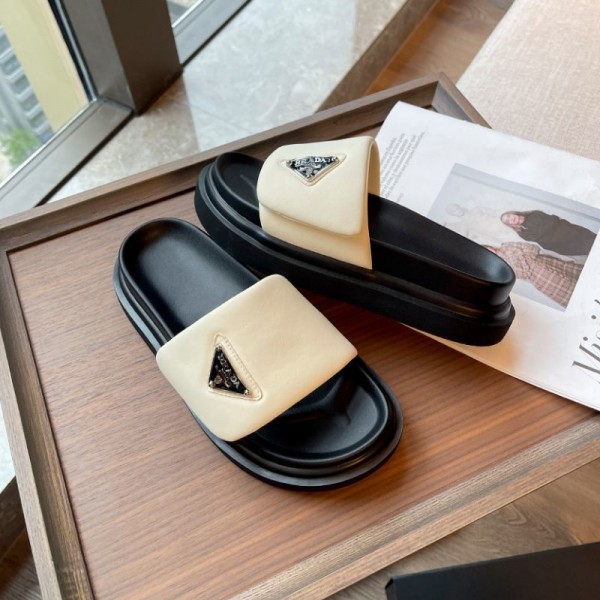 ブランド Prada プラダスリッパ レディース 洗える 滑らない おしゃれ 厚底 静音 ルームシューズ サンダル 柔軟 超軽量 ルームスリッパ 夏用 室内屋外使用可 大きいサイズ 22.5-250cm