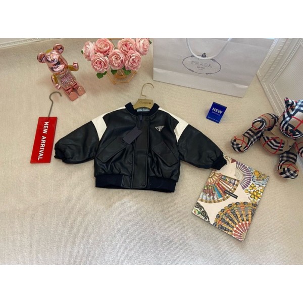 ブランドプラダ子供レザージャケット かっこいい PRADA キッズ 革ジャケット 裏起毛 ライダースジャケット 裏ボア 子ども アウター ボイーズ 皮コート 革ジャン 防風 防寒 おしゃれ90¬140cm 