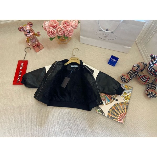 ブランドプラダ子供レザージャケット かっこいい PRADA キッズ 革ジャケット 裏起毛 ライダースジャケット 裏ボア 子ども アウター ボイーズ 皮コート 革ジャン 防風 防寒 おしゃれ90¬140cm 