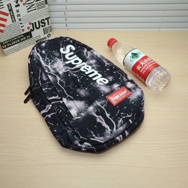 シュプリーム バックパックリュックハイブランドSUPREME 運動風 カジュアル バッグ カバン レディースメンズ人気 バックパック大容量 通学 軽量 防水 丈夫 24色