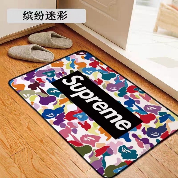 Supreme シュプリームオシャレ 玄関マット ブランドクロムハーツラグマット 絨毯 ハイブランド室内マット 滑り止め 部屋マット カーペット 消音 抗菌ハイブランド