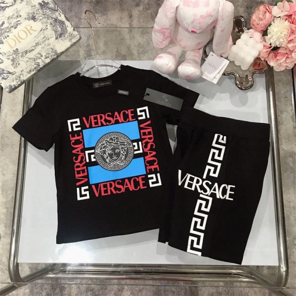 Versace ヴェルサーチtシャツハイブランド男の子 セットアップ スポーツウェア スウェット キッズ服 半袖 トップス 子供服 tシャツ ショートパンツ キッズ 上下セット カットソー ストレッチパンツ 2点セット オシャレ カジュアル 春 夏 大きいサイズ 90 - 160cm