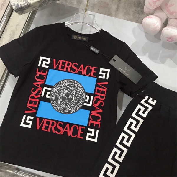Versace ヴェルサーチtシャツハイブランド男の子 セットアップ スポーツウェア スウェット キッズ服 半袖 トップス 子供服 tシャツ ショートパンツ キッズ 上下セット カットソー ストレッチパンツ 2点セット オシャレ カジュアル 春 夏 大きいサイズ 90 - 160cm