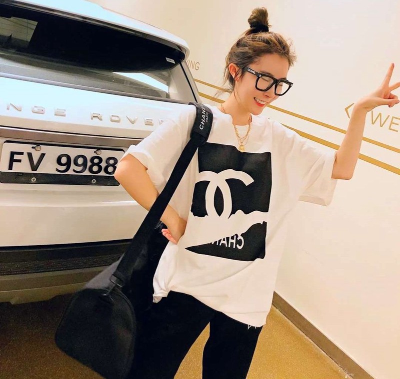 CHANEL T-shirt 夏の半袖 修身女性ファッションシャネルTシャツブランド人気 通学 通勤 レディース黒 白 普段着 大きいサイズ 送料無料