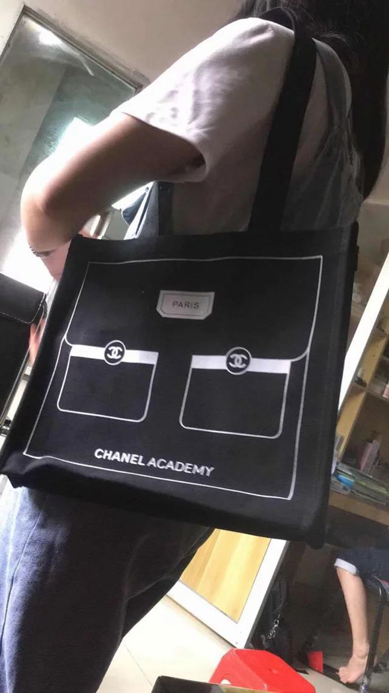 CHANEL シャネル キャンバスショルダーバッグ